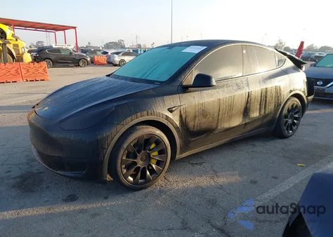 2021 Tesla Model Y Standard Range Rear-Wheel Drive z USA, uszkodzony, nr VIN 5YJYGDED4MF123194